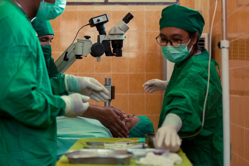 mejor cirujano blefaroplastia valencia